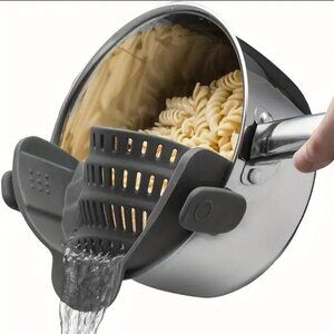 NWOT Effortless Cooking with this Adjustable Silicone Pot Strainer and Pasta Str
